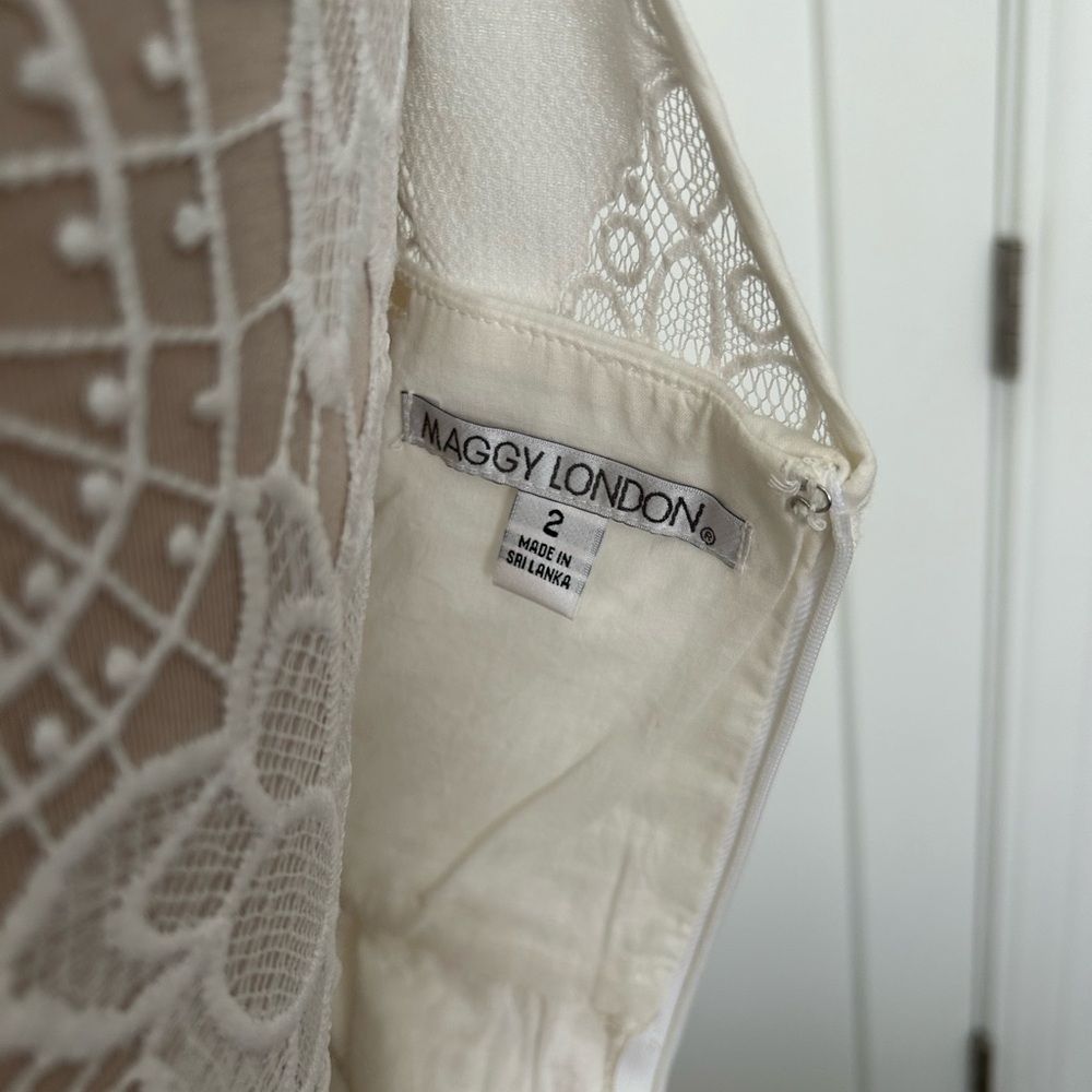 Elegant White Lace Dress - Picture 3 of 5
